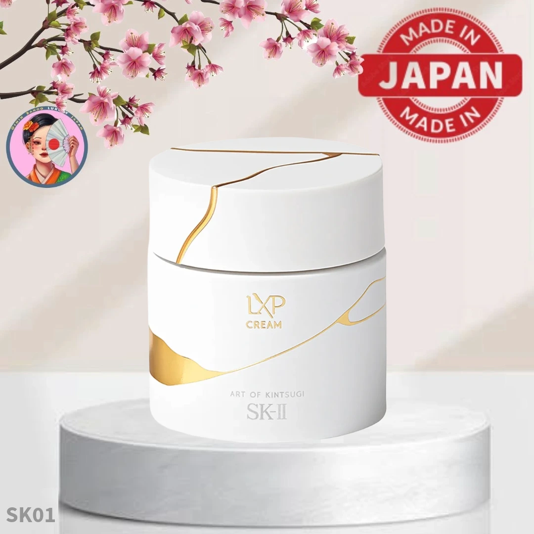 SK01 کرم لوکس SK-II LXP Art of Kintsugi یکی از شاهکارهای برند ژاپنی اس.کی.تو (SK-II) است که الهامگرفته از فلسفهی اصیل و زیبای ژاپنی کینتسوگی (Kintsugi) میباشد. هنری که بهجای پنهان کردن شکستگیها، آنها را با طلا ترمیم میکند تا زیبایی در نقصها معنا یابد.